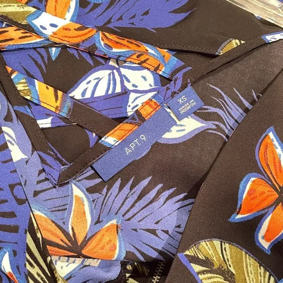 New Apt. 9 XS Blue Black Multi Floral Criss Cross Zipper Short Sleeve Top Blouse - Picture 6 of 8